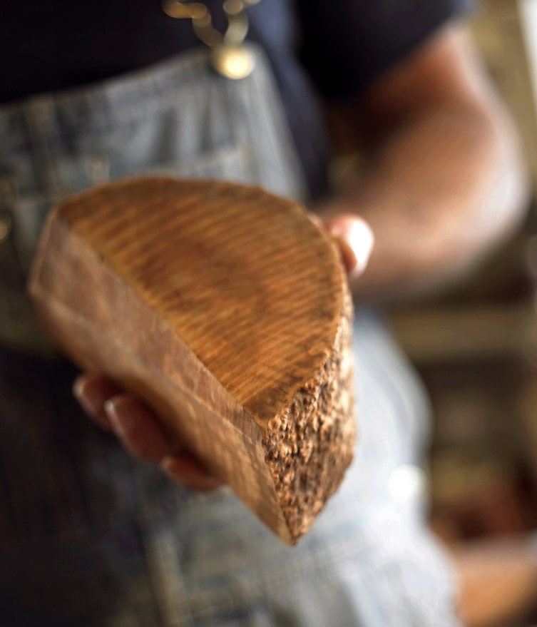 Das Holz bestimmt, wie die Pfeife am Ende aussehen wird (Foto: Philipp Horak)