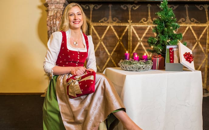 Schlösser Advent Dirndl (Foto: Schlösser Advent)