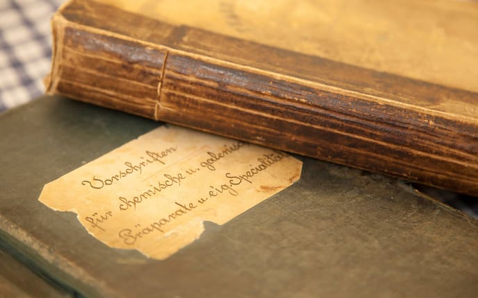 Rezeptbuch der Edelweißapotheke, Vera Ottowitz, Schladming, Handwerk