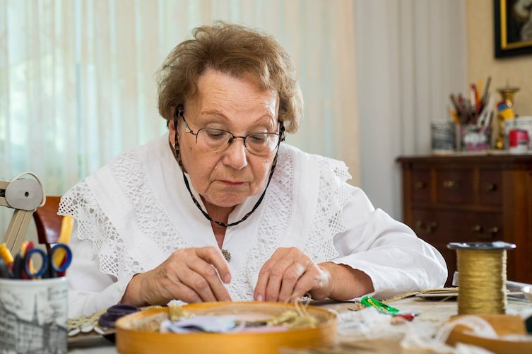 Waltraud Feichtinger bei der Arbeit (Bild: Michael Reidinger)