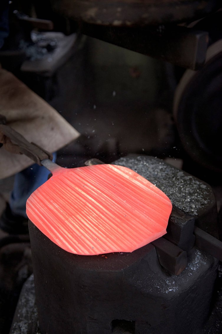 Nur unter enormer Hitzeeinwirkung lässt sich das Eisen bearbeiten.