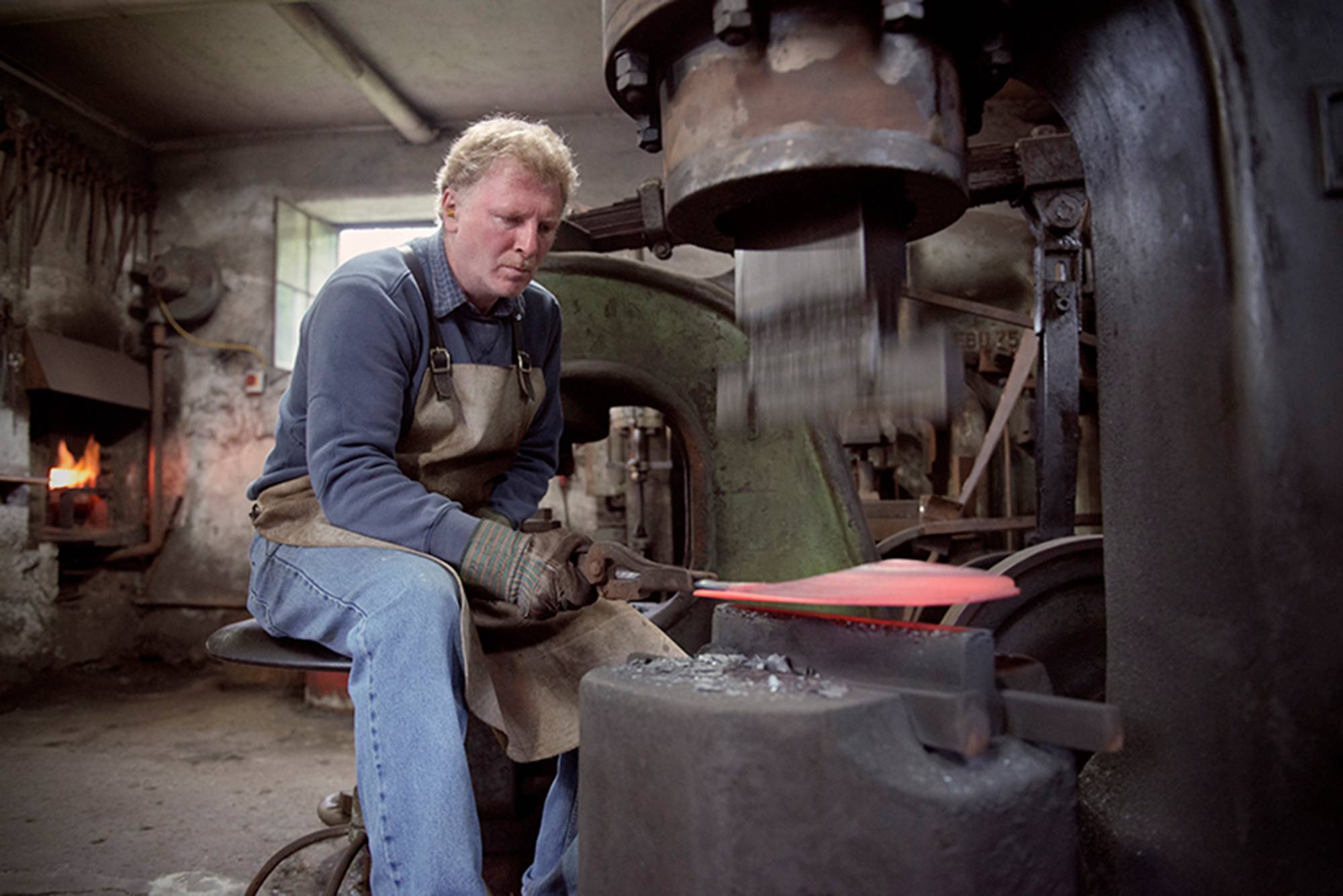 Josef Kindermann und seine Eisenpfannen aus dem Bayerischen Wald - Servus