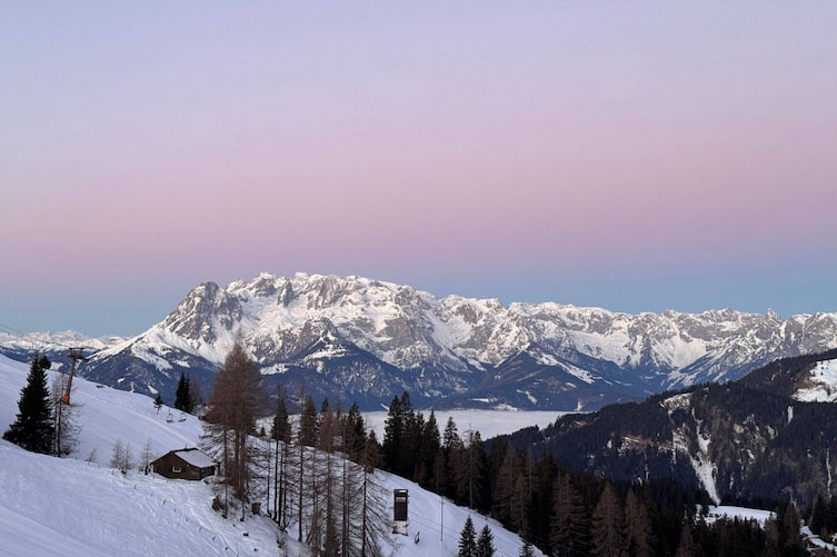 Ausblick von der „Minimal:isst“-Hütte von Jakob Herrmann, Wo mia san, is oben – In den Tauern