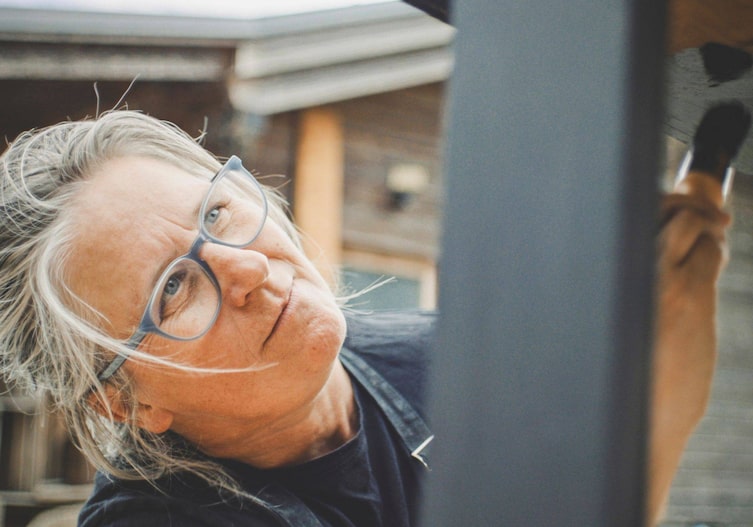 Margrit De Colle, Servus