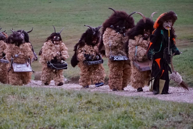Peaschtln oder Perchten im Tiroler Breitenbach am Inn.