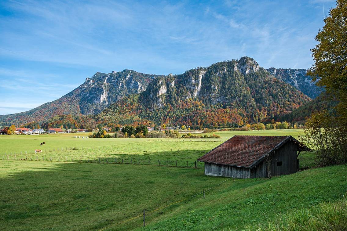 Radfahren mit Panorama – Gemütliche Touren durch die weitläufige Landschaft des Inzeller Tals.