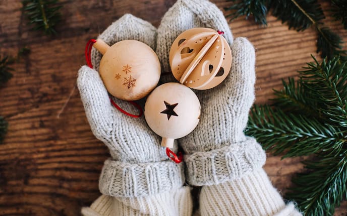 Christbaumschmuck aus Zirbe, Servus am Marktplatz