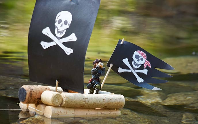 Korkboot, Boot basteln, basteln, Piratenboot, selber machen, Servus Kinder