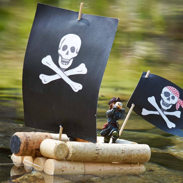 Korkboot, Boot basteln, basteln, Piratenboot, selber machen, Servus Kinder