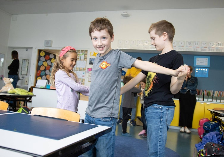 Im Klassenverband macht Bewegung gleich noch mehr Freude.