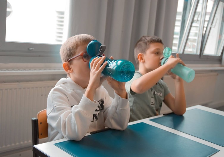 Die richtige Ernährung ist genauso wichtig, wie Bewegung. Wasser ist das beste Getränk.