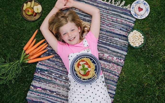 Elisa mit ihrem Lieblingsessen