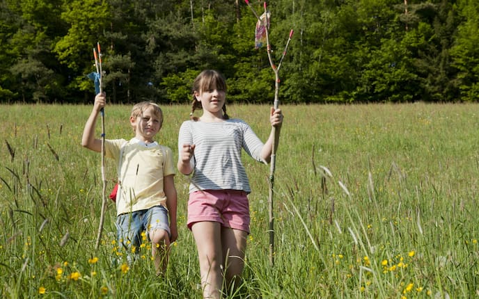 Kinder, Servus, Stecken, Wadnerstöcke, Bub, Mädchen