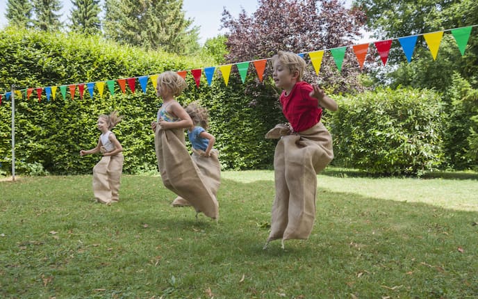 Kinder spielen, Spaß, Servus