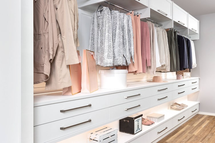 Begehbarer Schrankraum ohne Fronten