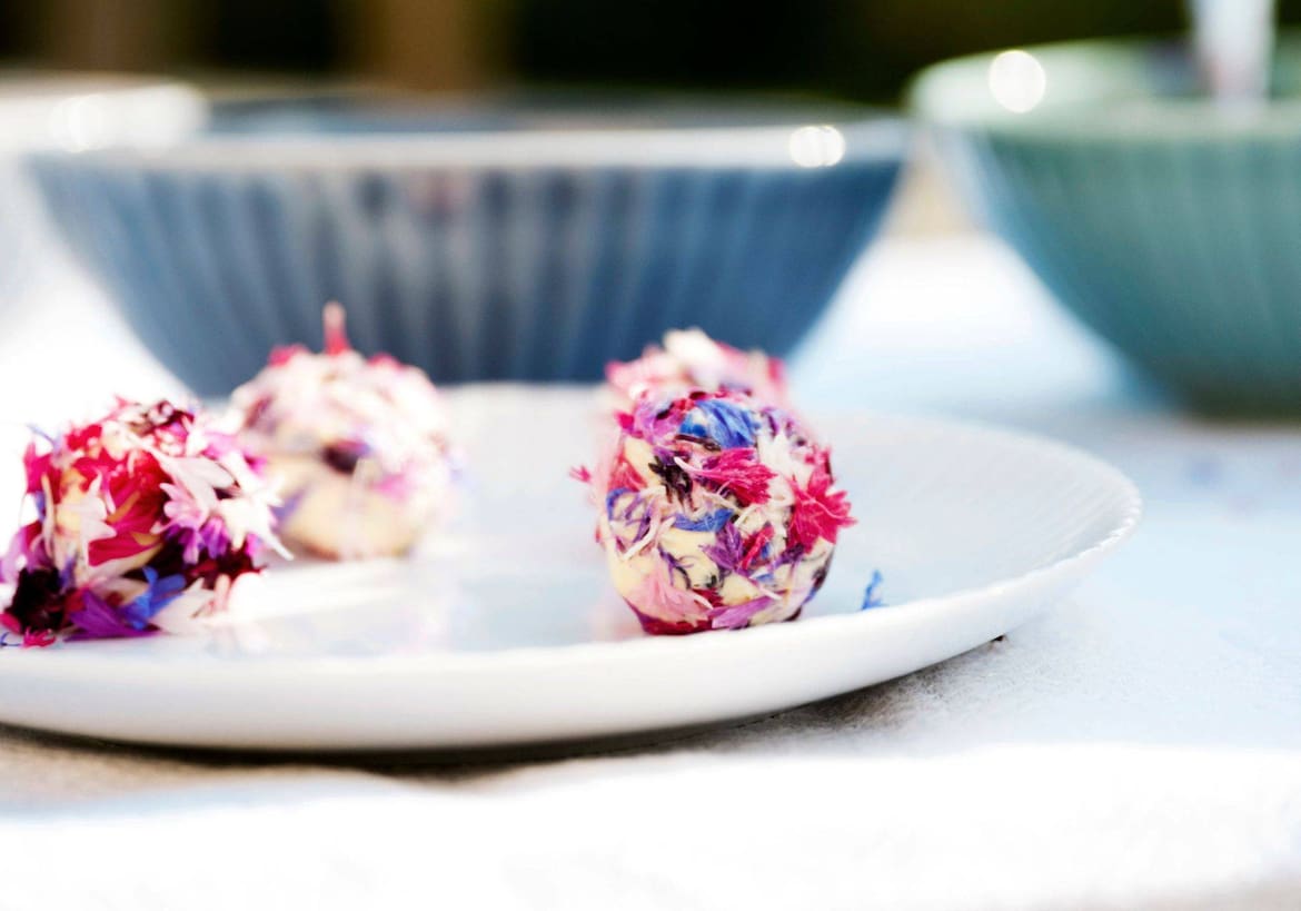 Butterkugeln mit Kornblumen