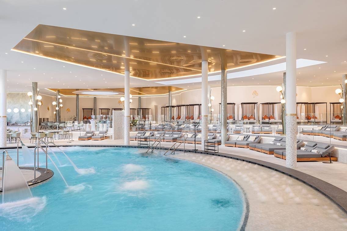 Die großzügige Wasserwelt im LePrimore Eden Spa.