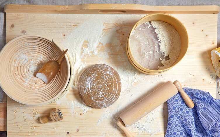 Nudelbrett aus Holz, Brotbacken, Servus am Marktplatz