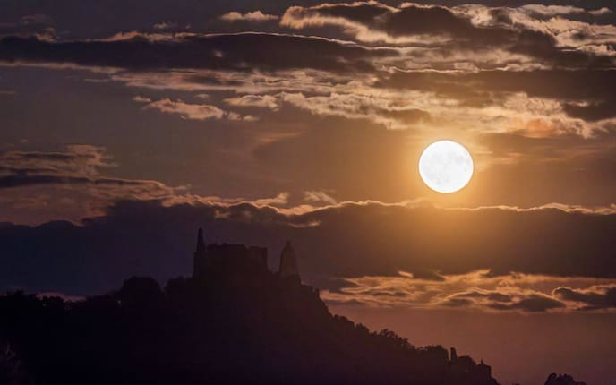 Dürnstein, Schloss Dürnstein, Vollmond in der Wachau, Niederösterreich