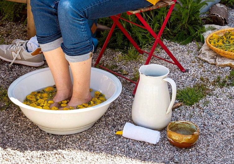 Löwenzahnfußbad, Servus