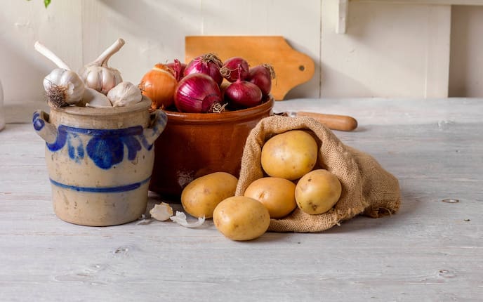 Naturapotheke, Hausmittel, Alltagsmittel, Zwiebel, Knoblauch, Erdäpfel, Kartoffel