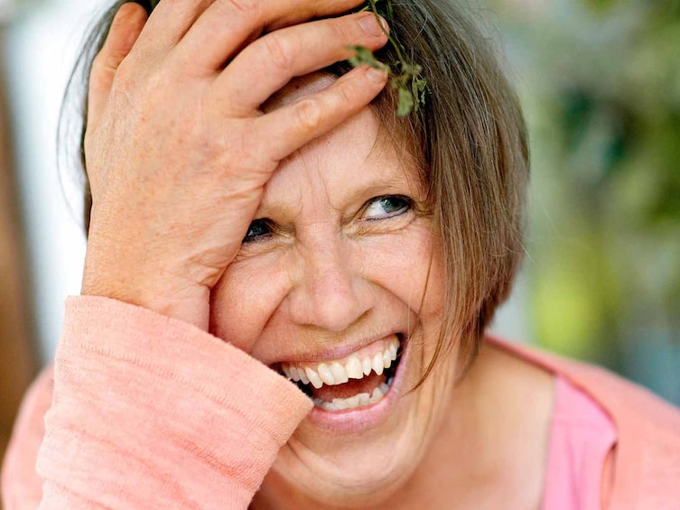 Adelheid Entinger, Kräuterpädagogin, Kräuterfrau, Servus, Lachen