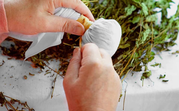 Adelheid Entinger, Stempel binden, Kräuterstempel, Hände