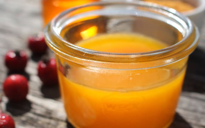 Narbensalbe mit getrockneter Hagebutte, Naturapotheke, Servus