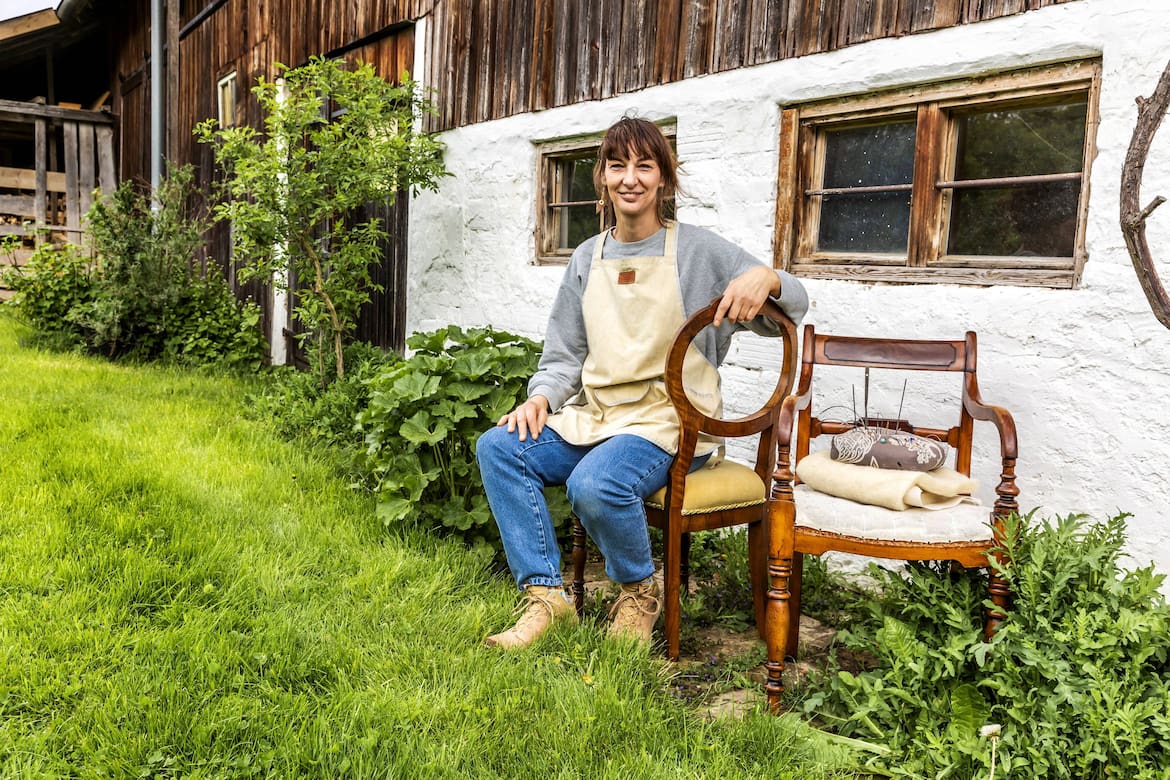 Roswitha Klugbauer vor dem ehemaligen Stall ihres Bauernhauses.