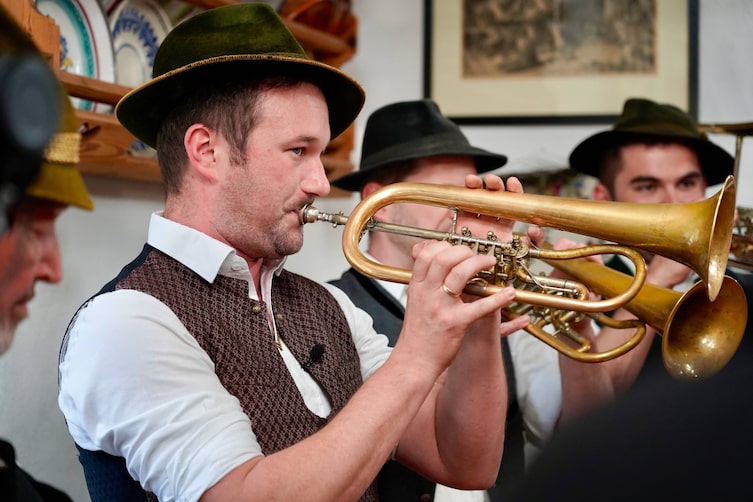 Simon Baueregger (Hallgrafen Musikanten) spielt Flügelhorn