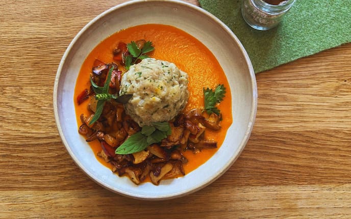 Schwammerlgulasch, Semmelknödel, Saft, Kräuter, Hauptspeise, vegetarisch, Servus Rezept