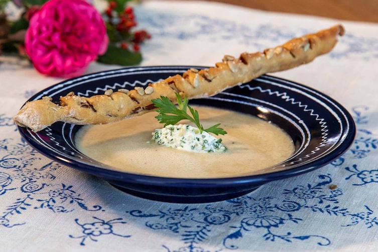 Tiroler Brennsuppe mit Speckstangerl (Foto: Matthias Jurkovicts)