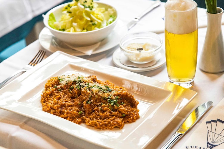 Reisfleisch, grüner Salat, Parmesan, Bier, Hausmannskost, Wirtshaus-Rezept, Servus Rezept, Hauptspeise