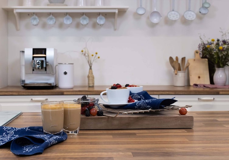 Schokotassenkuchen, Kuchen, Tasse, Ribisel, Brombeeren, Kaffee, Nachspeise