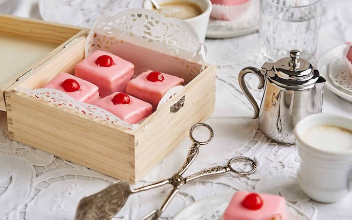 Eine beschwipste Mehlspeise, der Punschkrapfen. (Foto: Mauritius Images)