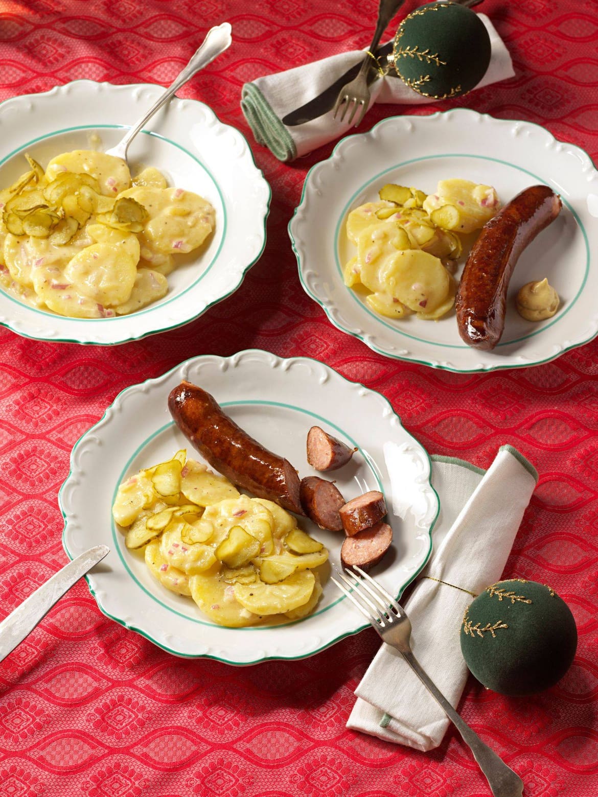 Selchwürste mit Erdäpfelsalat aus Niederösterreich.