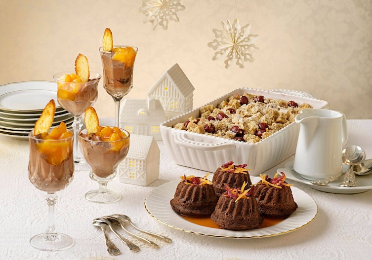 Schokolade- Mousse, Mini-Gugelhupfe und Nussnocken, Dessertbuffet für Weihnachten