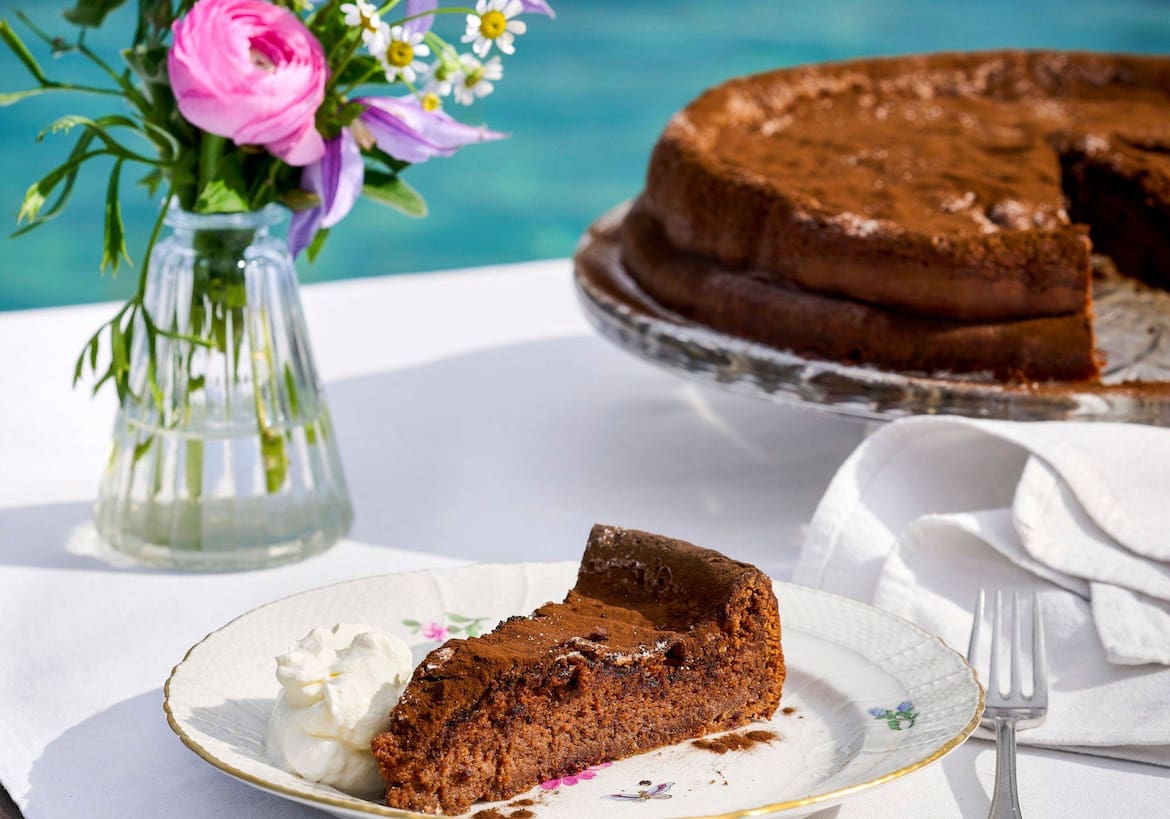 Trüffeltorte mit Schlagobers, Servus