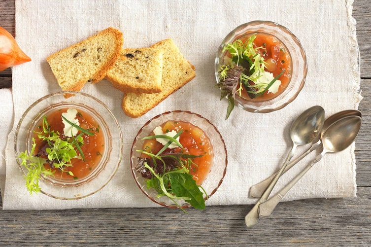 Weißbrot, Tomate, Estragon, Salat, Rahm, Löffel