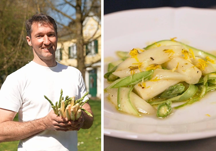 Spargelbauer am Kammerhof, steht im freien und hält einen Bund weißen und grünen Spargel in der Hand.