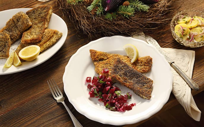 Panierter Fisch, Zitronenschale, Rote Rüben, Kartoffelsalat, Erdäpfelsalat, Hauptspeise, Servus Rezept