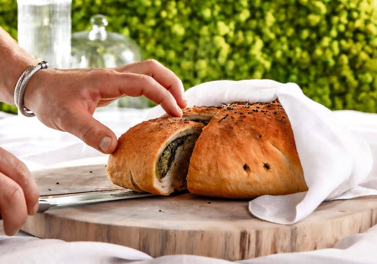 Frühlingskräuterbrot mit Burrata