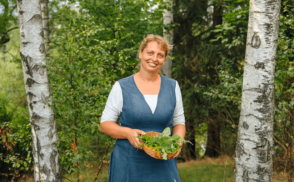 Janet Hofmann kennt sich mit Wildkräutern in Sachsen aus.