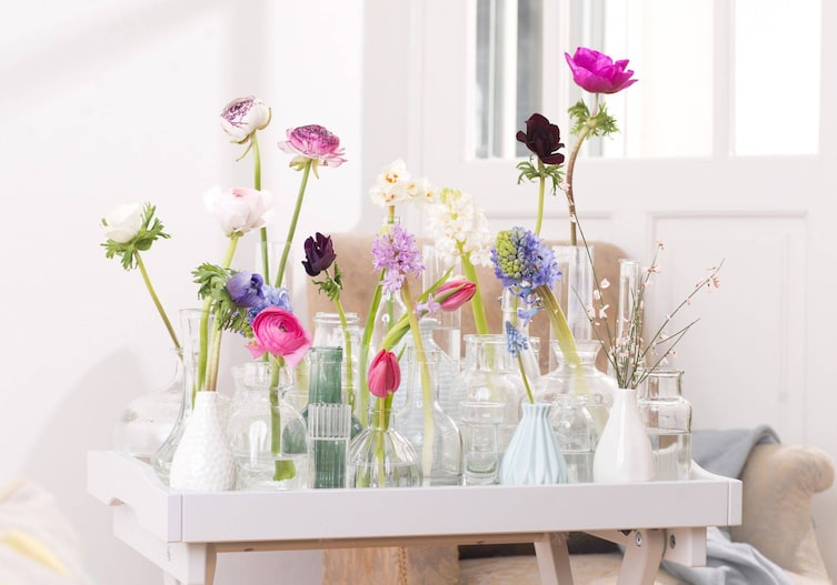 Deko Frühlingsblumen, Vasen, Tulpen