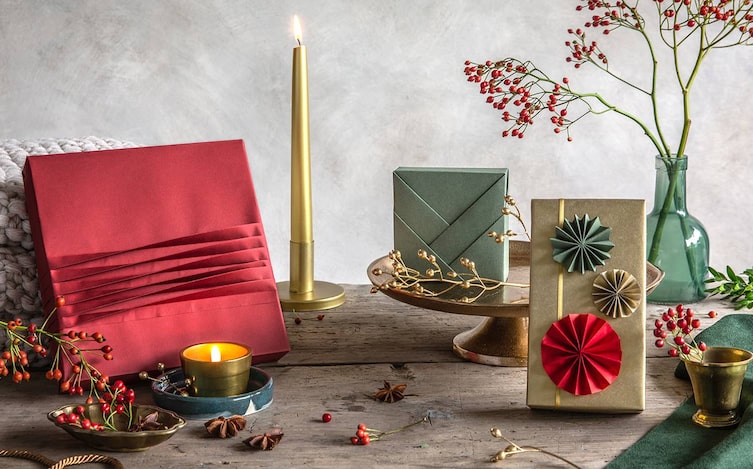 Geschenke verpacken, basteln mit Papier, Fächerblumen, Fischgrätfalten