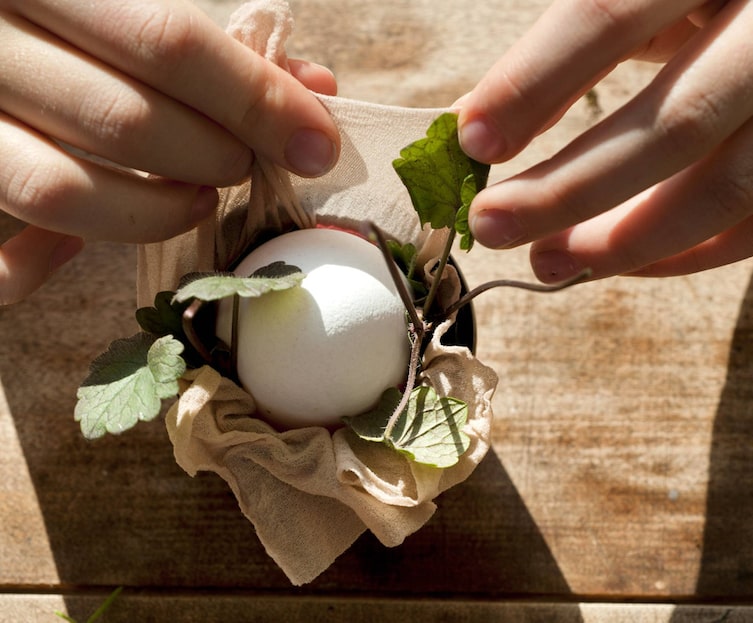 Ostereier mit Zwiebelschalen färben, Ostereier mit Zwiebelschalen färben, Ostereier färben, Ostereier, Färben mit Zwiebelsud