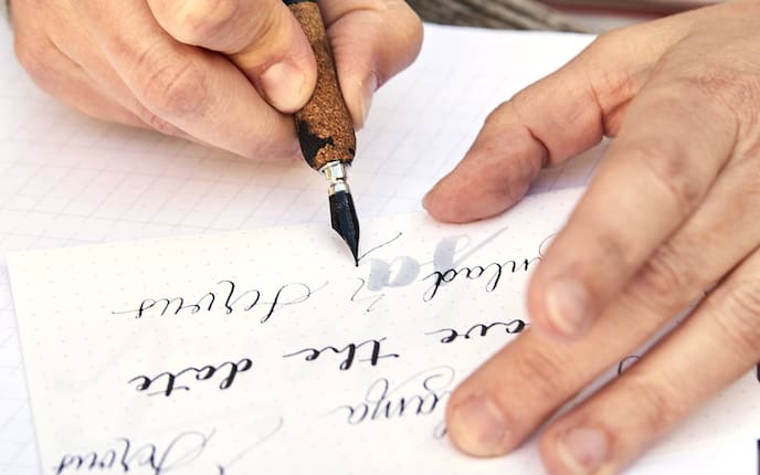 Kalligraphie: Schönschreiben mit Feder, Servus