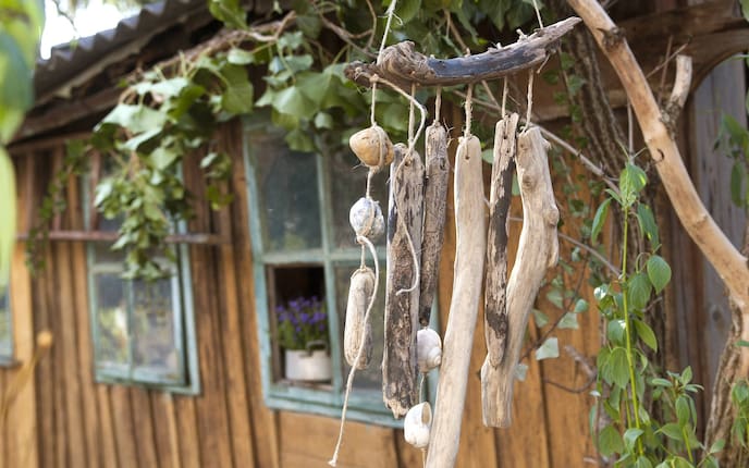Windspiel aus Schwemmholz