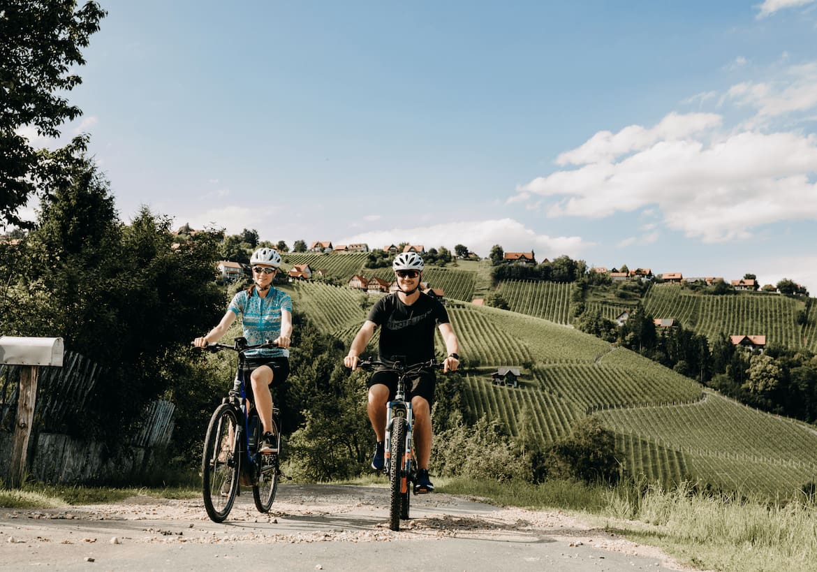 Auf zwei Rädern durch die Südsteiermark – mit jedem Meter ein bisschen mehr Weitblick.