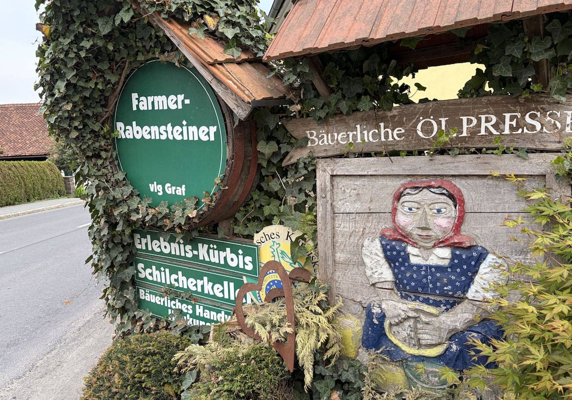 Schilder von Erlebnishof Farmer-Rabensteiner